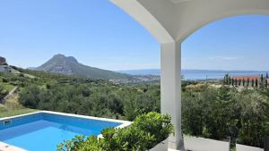 Holiday home MareVista near Split heated pool