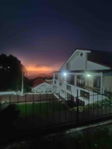 Hill Side Cottage
