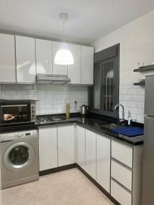 Apartment with pool Beach 2 min away Air-conditioned