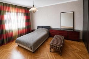Bright 4-Room Apartment in Central Sofia-2 Terraces and Metro Nearby