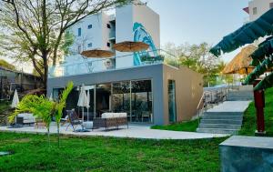 Modern Beach Apartment, Ocean View in Surf City