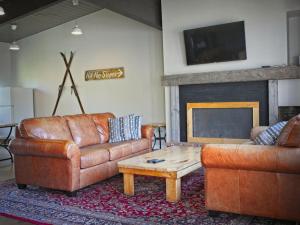 Gateside Chalets Expansive 6 Bedroom Hot Tub Near Village Blue Mountain