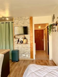 Studio neuf parking proche centre-ville