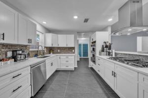 Epicenter Stay 3BR Near Epic Waters & Topgolf