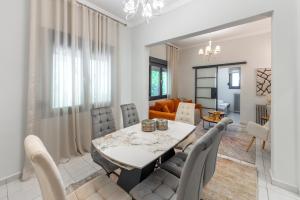 Cozy & Harmony Home in Glyfada Athens