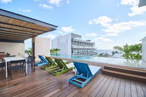 Sabor a Miel Steps from the Beach and 5th Avenue
