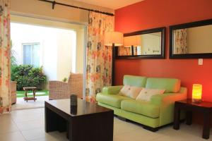 Ground floor Condo, Steps from Coco Beach and 5th Av