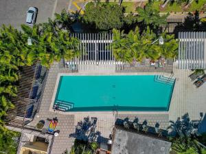 Modern Midtown Loft and Pool, Gym and Walk Everywhere