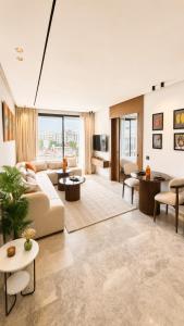 Luxury Residence Bright Balcony Apartment