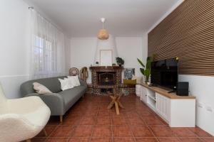 Lagoa de Albufeira Villa - Private Pool, 4 Bedrooms, BBQ & Near Beach