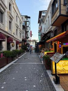 Golden Arrow Hotel