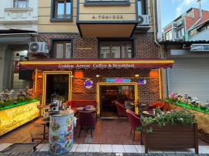 Golden Arrow Hotel