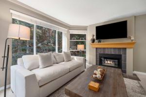 Woodrun Lodge 514 | Ski-In Ski-Out Condo w Pool, Hot Tub, Free Parking, Wifi & Laundry