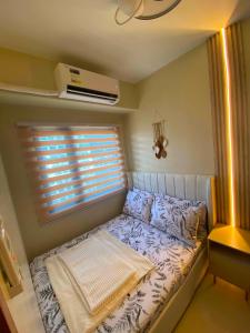 1bedroom with balcony PoolView at Shore3 near MOA and NAIA with Netflix and Pool newlyturnover unit