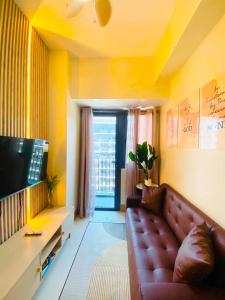 1bedroom with balcony PoolView at Shore3 near MOA and NAIA with Netflix and Pool newlyturnover unit