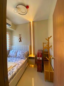 1bedroom with balcony PoolView at Shore3 near MOA and NAIA with Netflix and Pool newlyturnover unit