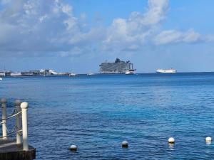 Cantamar 401, huge condo , incredible views, Sargassum Free