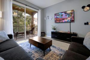Cozy 2BR Mickey condo in Windsor Hills with view