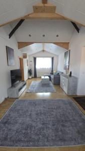 Big 3-bedroom flat with new kitchen