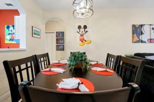 Cozy 2BR Mickey condo in Windsor Hills with view