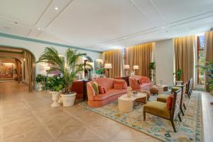 Miami Condo plus Den - Pool Gym & Best Location