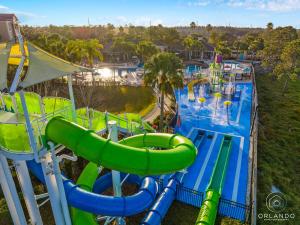 Themed 6BR, Pool, Spa, Lakefront Windsor Hills