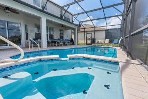 Themed 6BR, Pool, Spa, Lakefront Windsor Hills