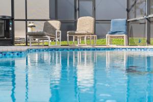 Themed 6BR, Pool, Spa, Lakefront Windsor Hills