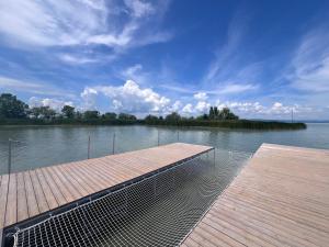 Balatoni panorámás lakás saját partszakasszal,medencével