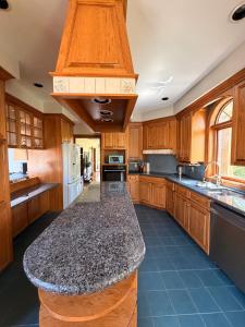 Evergreen Cottage 58Acre Farm Retreat w Pond