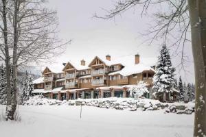 Cozy Lakefront Whistler Condo - Mountain, Lake View