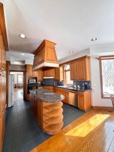Evergreen Cottage 58Acre Farm Retreat w Pond
