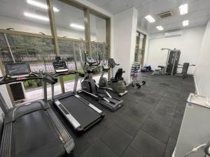 LZF Hosting - SUÍTE AO LADO DO RIO CENTRO, PARQUE OLÍMPICO, PRAIA DA BARRA E RECREIO