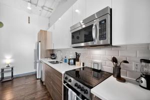 Central Dallas Stay | Pool + Gym + Game Room