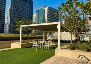 Canal Front 1BHK 5-Star Facilities Business Bay