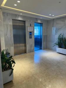 Triple Towers Modern Apartment