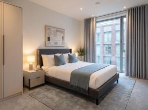 High Floor 2BR · Pool, Gym & Concierge · Battersea