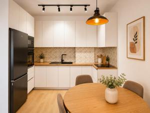 Modern Apartment at Golden Tower City Center w Balcony