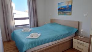 Apartments with parking space Primosten - 27871
