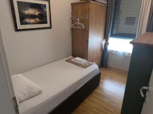Apartments with parking space Primosten - 27871