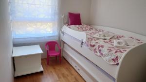 Apartments with parking space Primosten - 27871