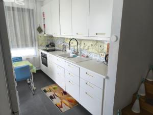 Apartments with parking space Primosten - 27871