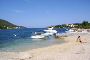 Apartments with parking space Grebastica, Sibenik - 27874