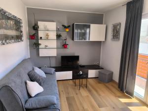 Apartments with parking space Primosten - 27881