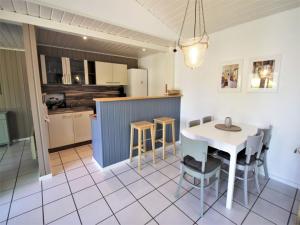 Modernly furnished double bungalow with terrace in the Mirow holiday park