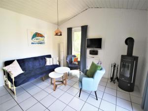 Modernly furnished double bungalow with terrace in the Mirow holiday park