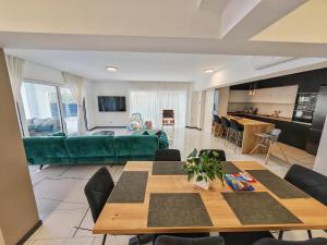 Azure Marine Apartment