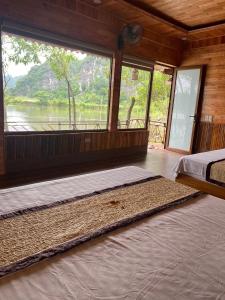 Xuan Son Lakeside Bungalow
