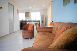 Casa al Sur de Guadalajara con Alberca, Lago, Gym, Parque y Vista al bosque en Salida a Morelia López Mateos