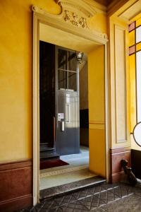 Simple apartment a stones throw from Porta Susa